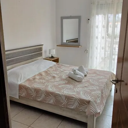 Eirinis Órmos Prínou